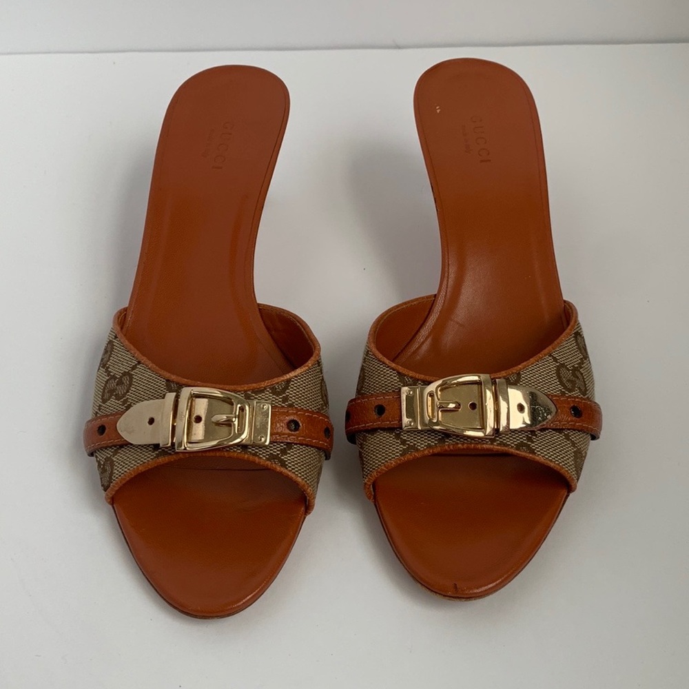 Gucci Logo Kitten Heel Sandals With  Gold Buckle